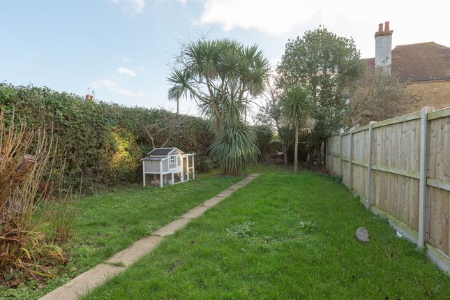 Detached bungalow to rent in Beacon Road, Broadstairs