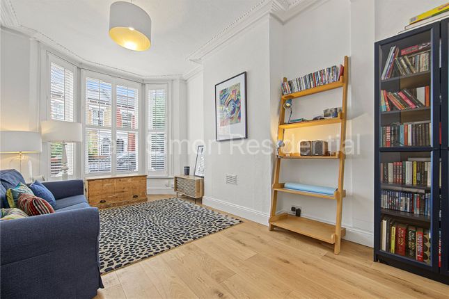 53, Park Ridings, London photo 2