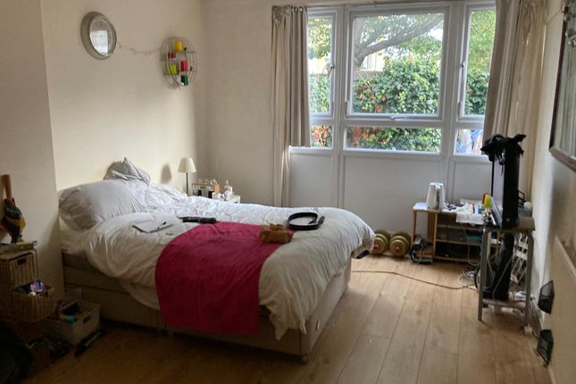 Thumbnail Room to rent in Searles Close, London