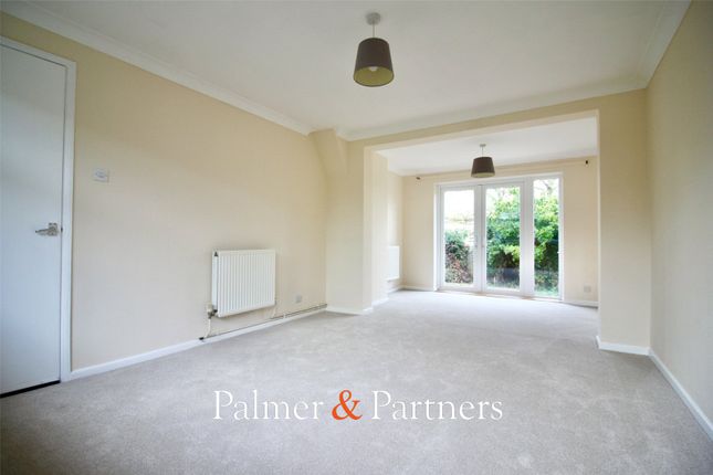 1, Grange Close, Essex photo 3
