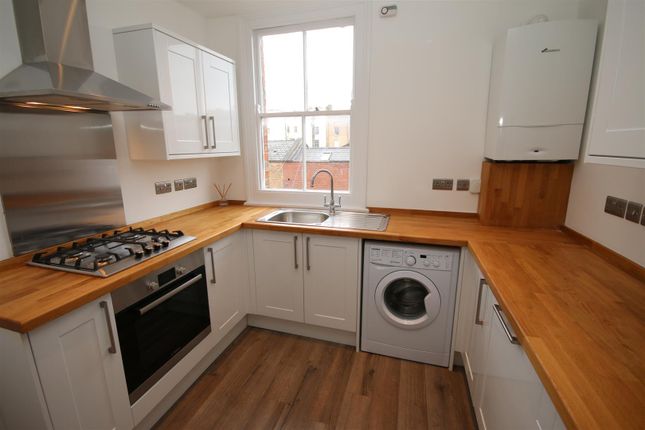 Flat to rent in Lansdown Crescent, Cheltenham