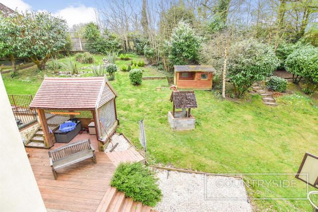 46, Badger Hall Avenue, Thundersley photo 3