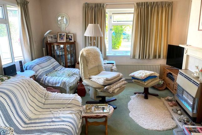 2 Elmtrees Park, Winchbottom Lane, Marlow photo 3