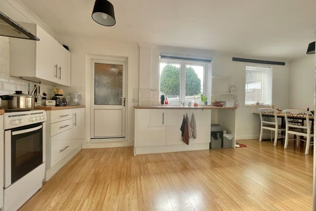 37, Lime Avenue, Wisbech photo 2