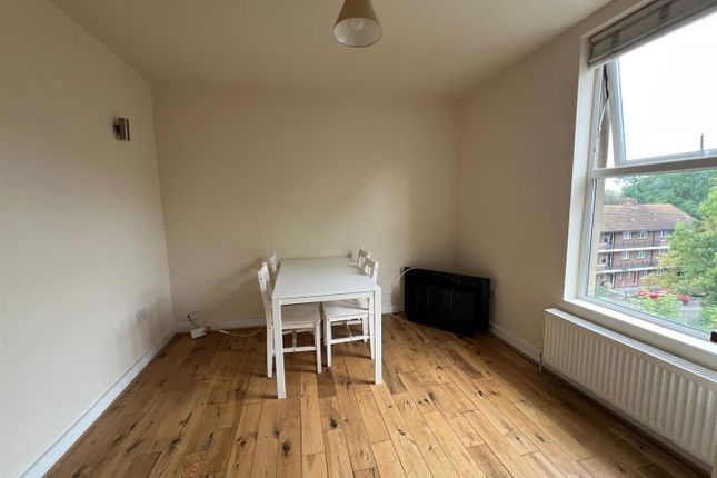 13, Hillreach, London photo 4