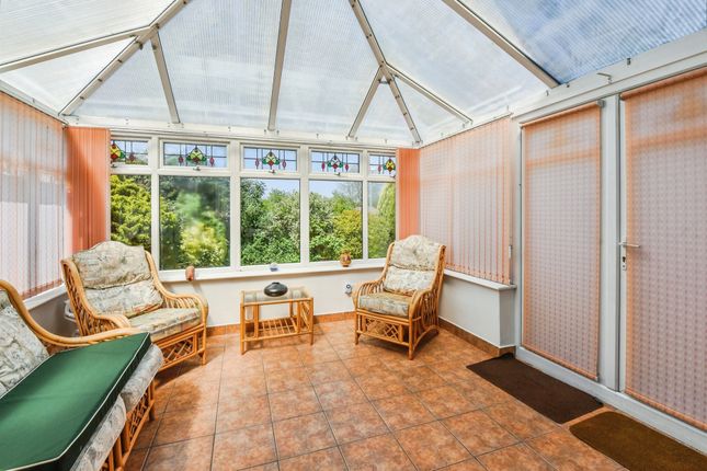 8, Jay Close, Frome photo 4