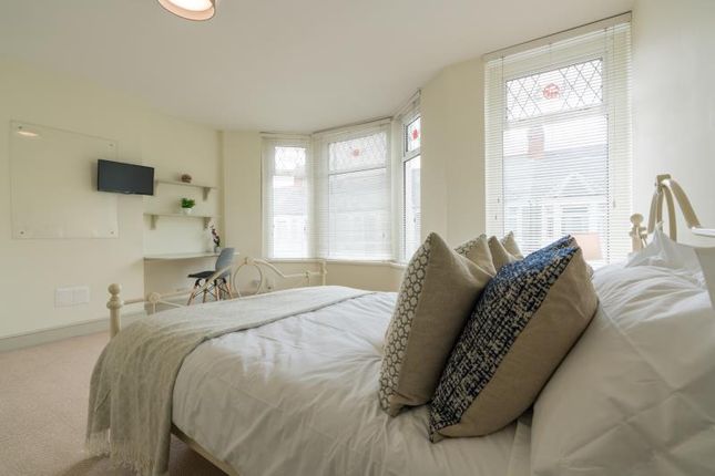 140, Mackintosh Place, Cardiff photo 3