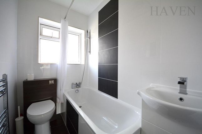 5, Granville Place, High Road, London photo 5