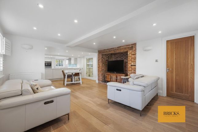 2, Chapel Lane, Chigwell photo 3