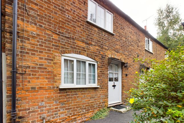 Thumbnail Cottage to rent in Castle Street, Aylesbury