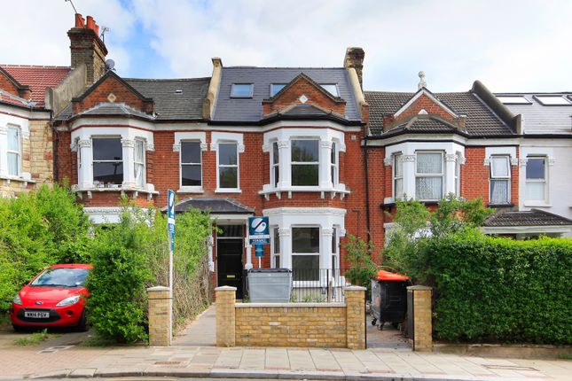 Thumbnail Flat for sale in Earlsfield Road, London