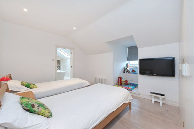 Maisonette to rent in Lauderdale Road, Maida Hill