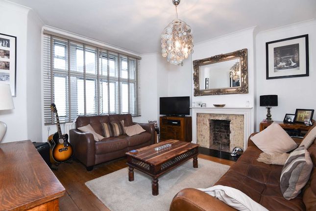 Flat for sale in Fairfield Drive, London