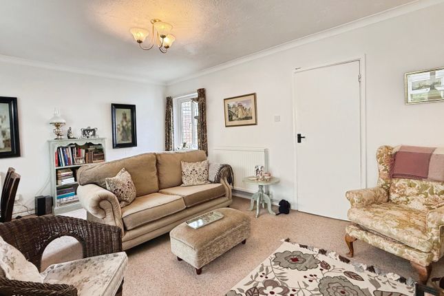 13, Greenway Gardens, Trowbridge photo 3