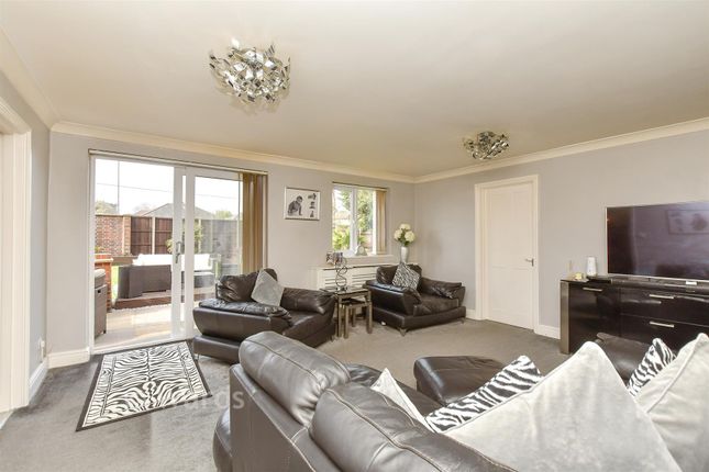 23, Howells Close, Sevenoaks photo 3