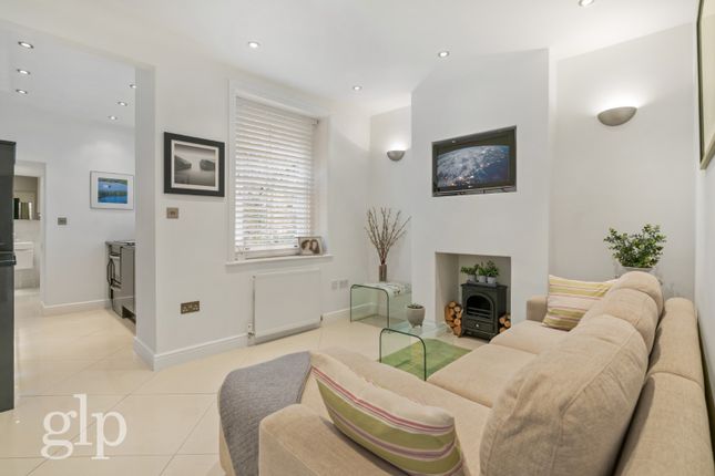 Thumbnail Flat for sale in Cranfield Court, Homer Street, London, Greater London