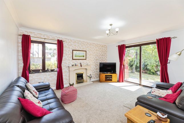 19, Intake Lane, Wakefield photo 4
