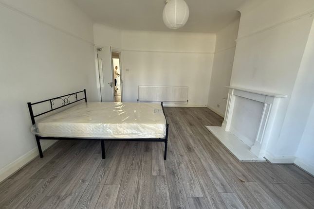 Room 2, 40, Woodberry Grove, Finsbury Park photo 2