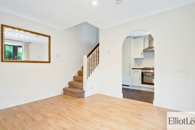 58 Greenacre Close, Northolt photo 3