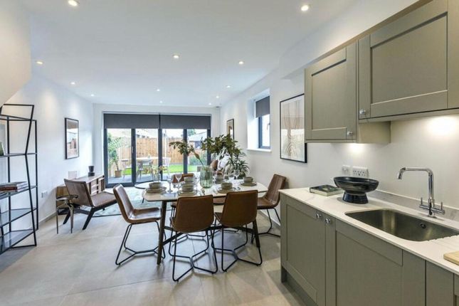 1a Bacon Lane, Edgware photo 2