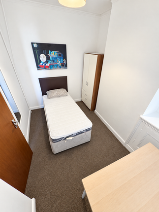 Rose Street, Stoke-on-Trent photo 4