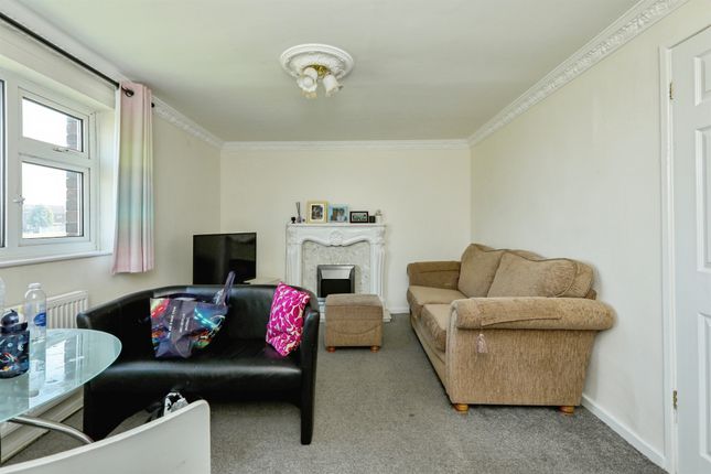 3, Treefield Close, Rotherham photo 2