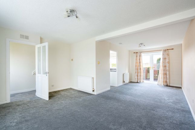 75 The Glebe, West Calder, West Lothian photo 4