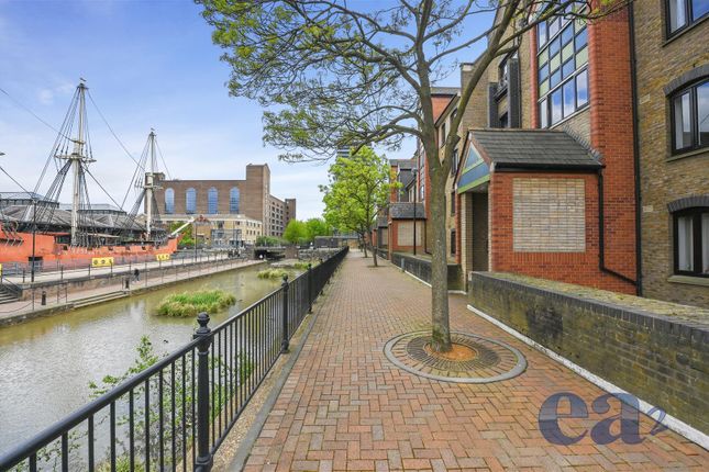 Studio for sale in Discovery Walk, Wapping, London