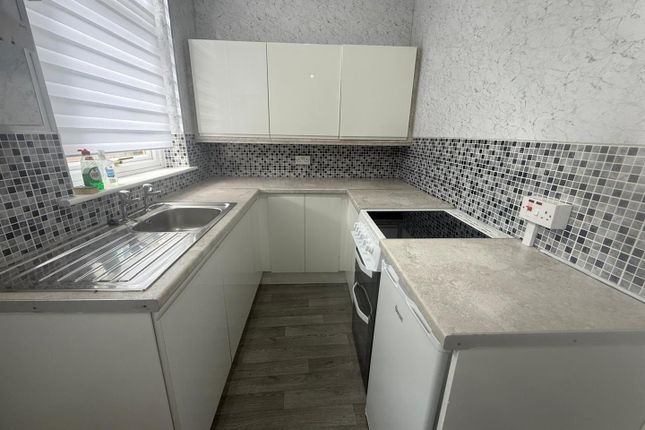 8, Grain Street, Bradford photo 3