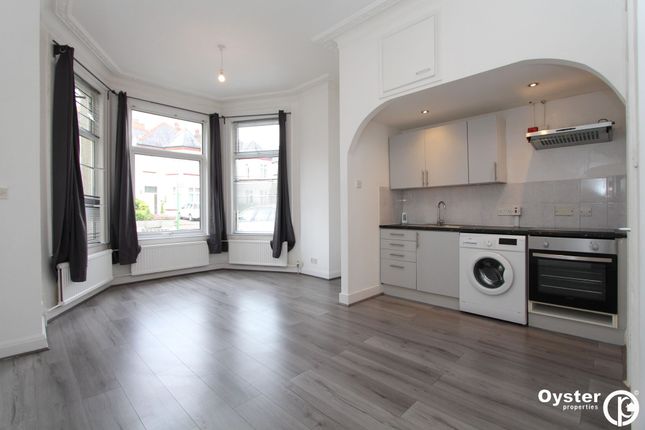 Studio to rent in Kenton Avenue, Harrow