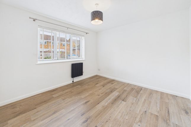 3, Shire Court, Adeyfield Road photo 3