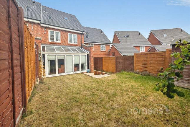 32, Repton Crescent, Reading photo 2