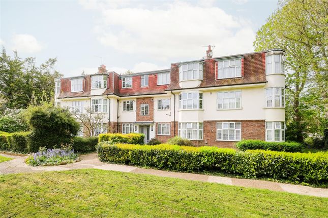 Flat to rent in Seymour Court, Whitehall Road, Chingford