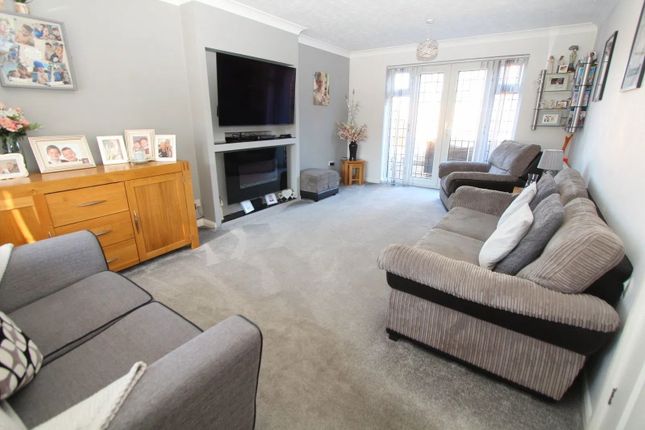 4, Eskdale Walk, Brierley Hill photo 2