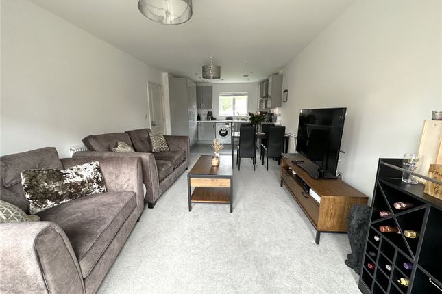 Flat for sale in Hurst Avenue, Blackwater, Camberley, Hampshire