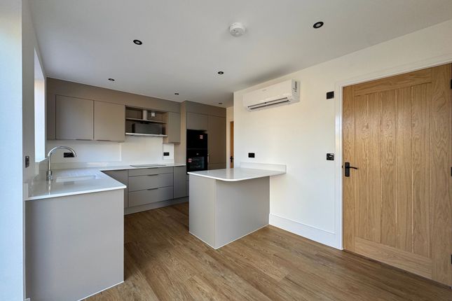 1 Turnbull Close, Faringdon photo 3