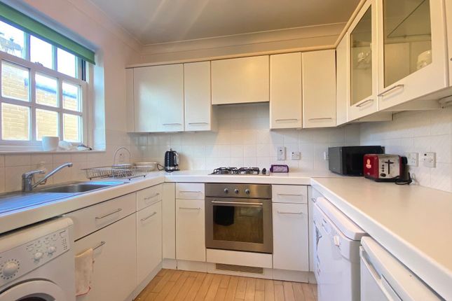 11 Somersham, 26, Ray Park Avenue, MAIDENHEAD photo 2