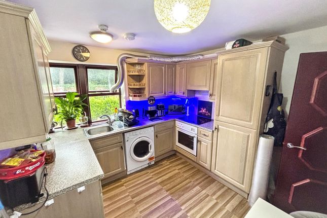 5 Woodleigh Hall Mews, Leeds photo 4