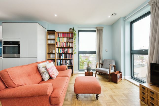 Flat for sale in 8 Osiers Road, Wandsworth