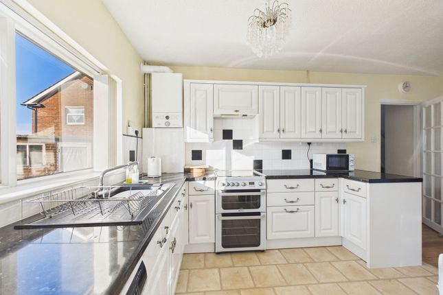 6, Chapel Hill Close, Margate photo 3