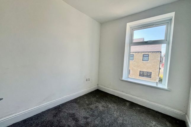 13, Woodhall Terrace, BRADFORD photo 5
