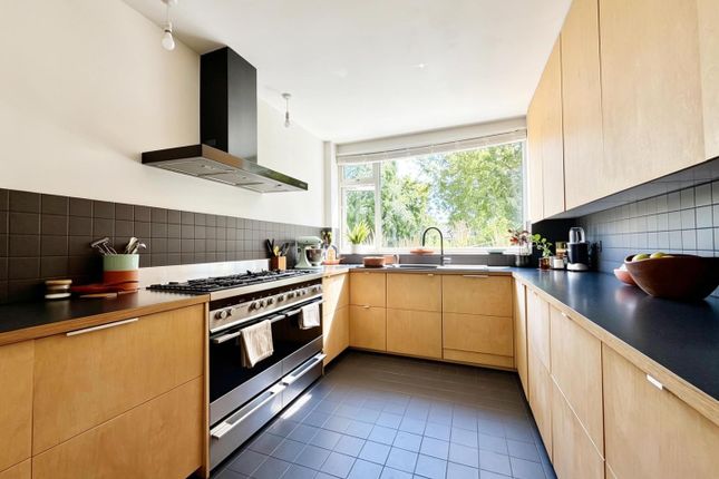 16, Grassmount, London photo 5