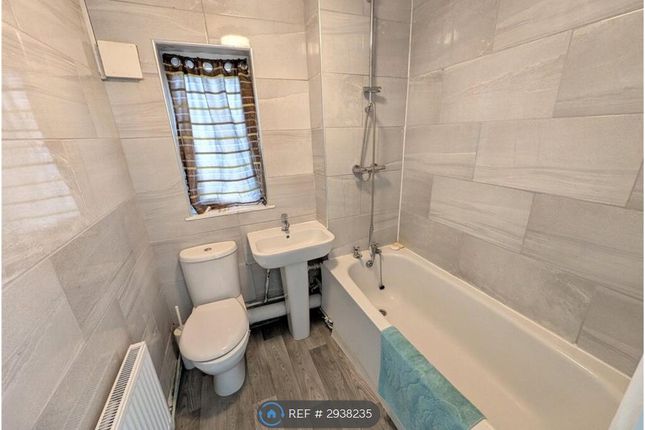 Burford, Brookside, Telford photo 3