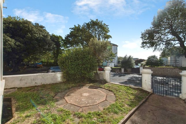 Flat 2, 2, Alexandra Terrace, Devon photo 3