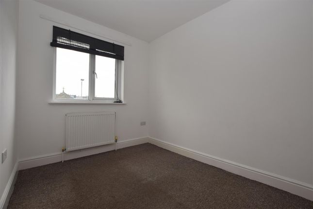 Terraced house to rent in North Terrace, Hastings