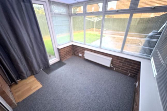 26, Tamworth Drive, Swindon photo 5
