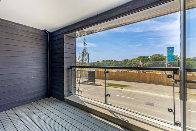 184 eastbridge avenue - ravenhouse 2 bed 766sqft, Leaf Living  Oakhurst at Brookleigh, Burgess Hill RH15, Burgess Hill photo 4