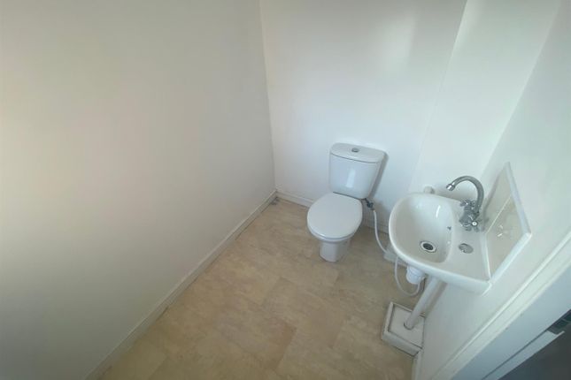 64, Metcombe Way, Manchester photo 5