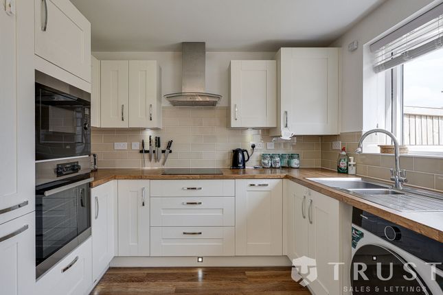 19 Lavender Court, Mirfield photo 4