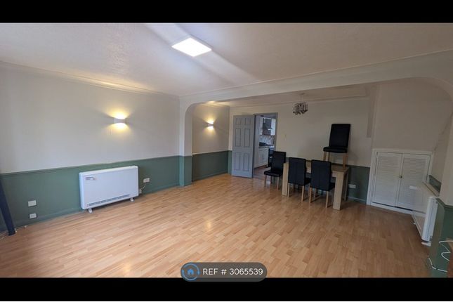 Griffin Close, Maidenhead photo 2